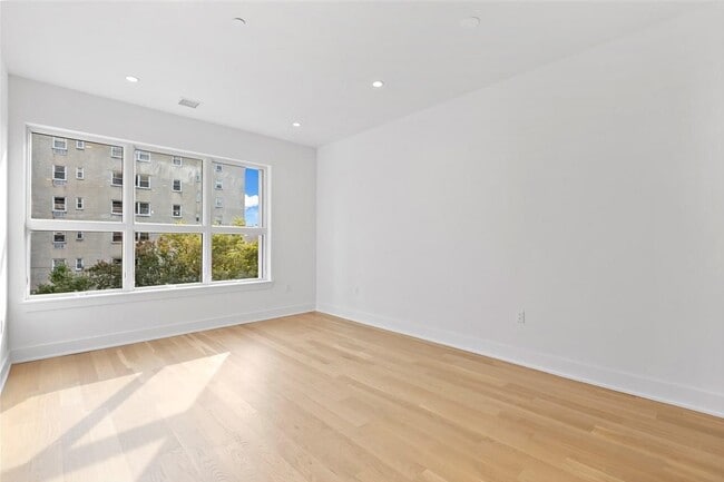 Building Photo - 6025 JFK Blvd E