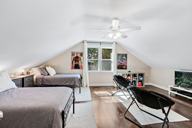 Building Photo - 639 Cumnor Ave