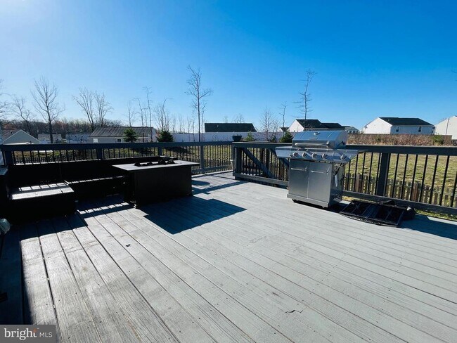 Building Photo - 73 Wellspring Dr