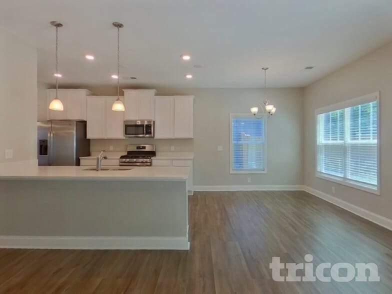 Building Photo - 563 Roseridge Dr