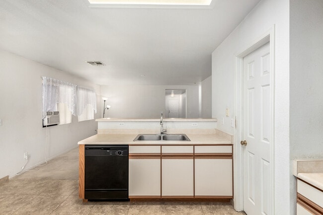 Building Photo - 1116 S 53rd St