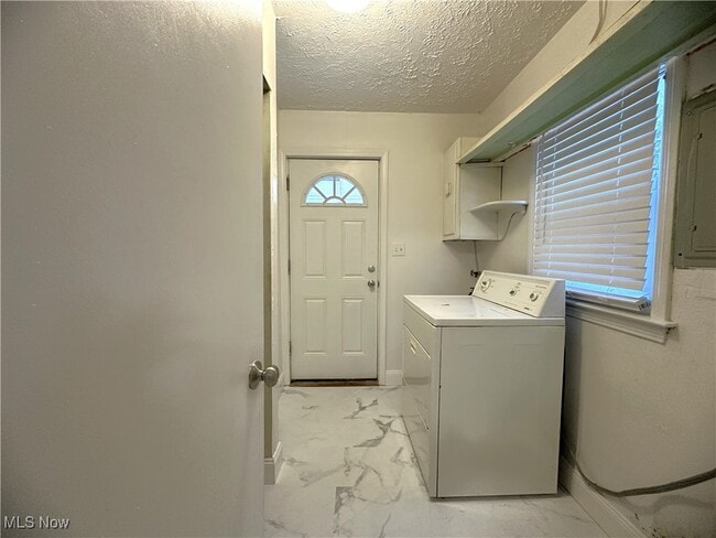 Building Photo - 1381 Dover Ave