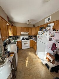Building Photo - Crystal Home For Rent