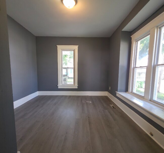 Building Photo - Single Family Home 3 beds 1.5 bath Available Now!