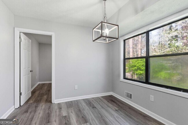 Building Photo - 4380 Cary Dr SW