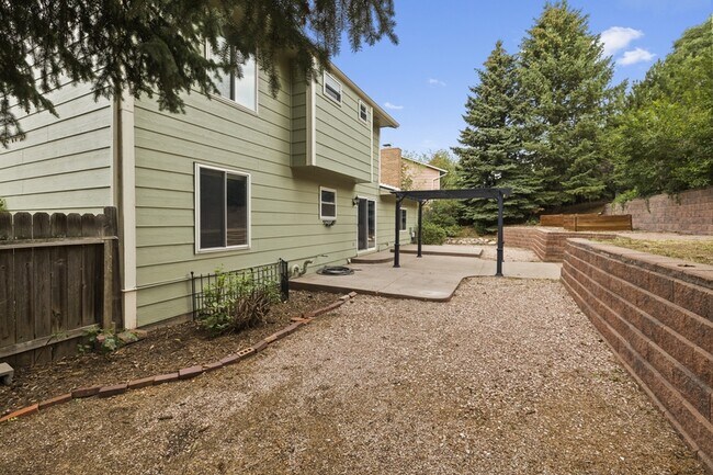 Building Photo - 5647 Old Farm Cir E