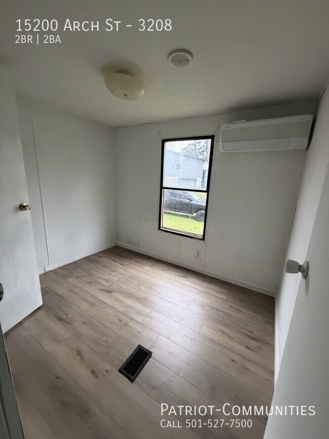 Building Photo - 15200 Arch St Pike