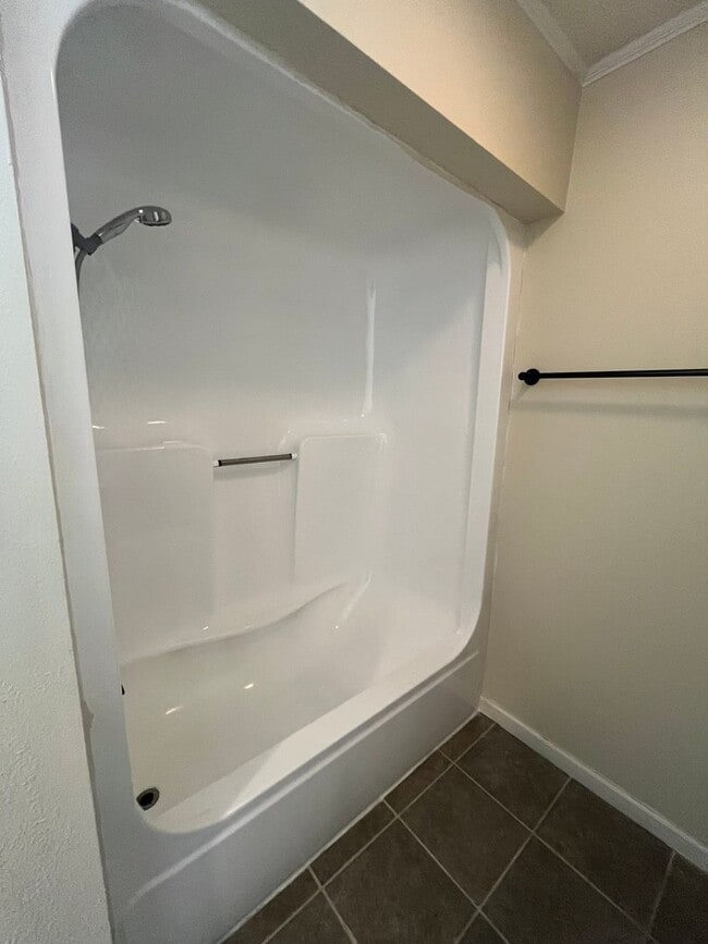 Building Photo - New Listing!