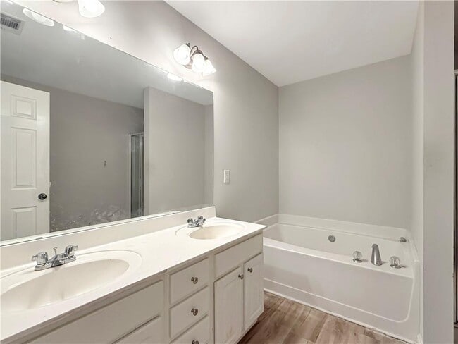 Building Photo - 1645 Southgate Mill Dr