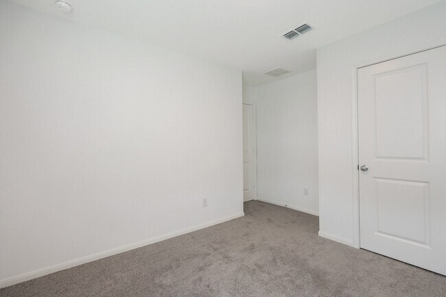 Building Photo - 1704 Greendale Dr