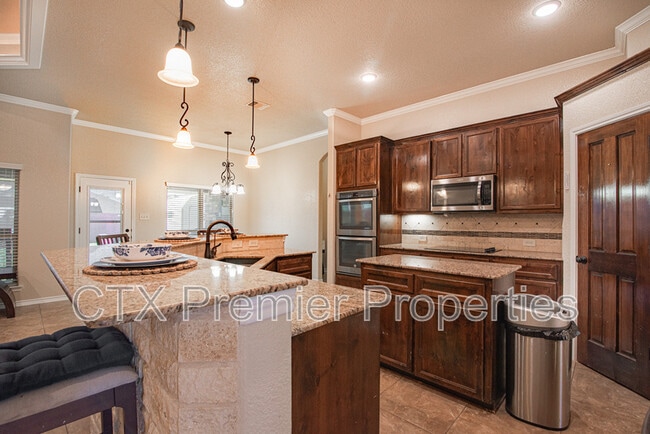Building Photo - 2040 Chinquapin Ln