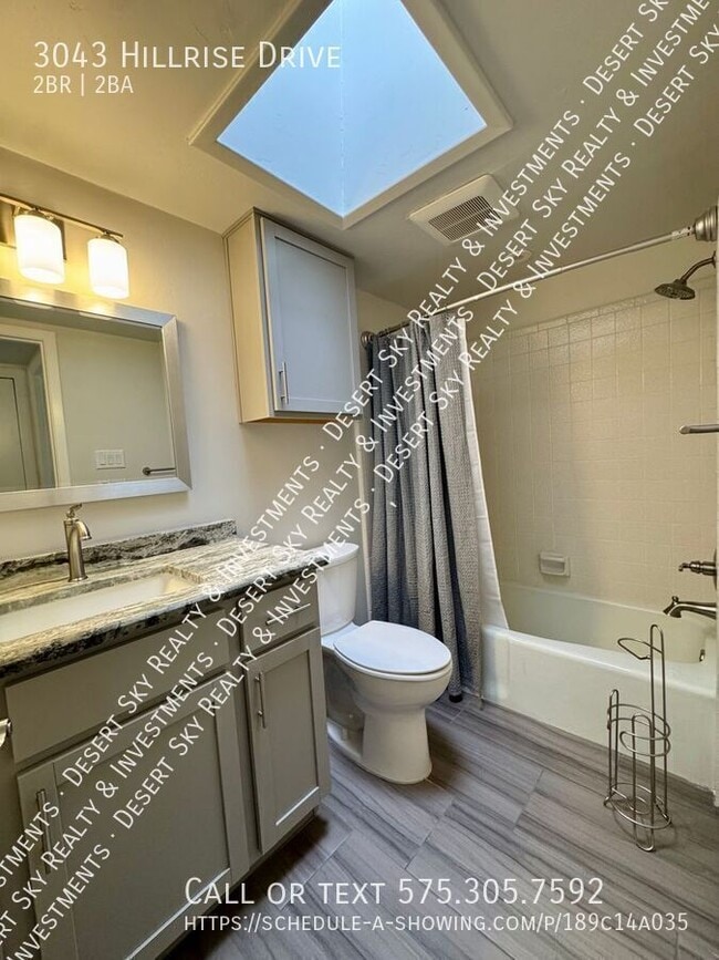 Building Photo - 3043 Hillrise Dr