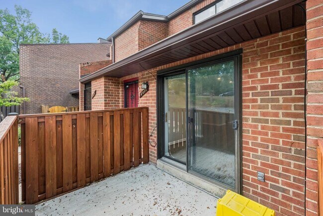 Building Photo - 3437 Summit Ct NE