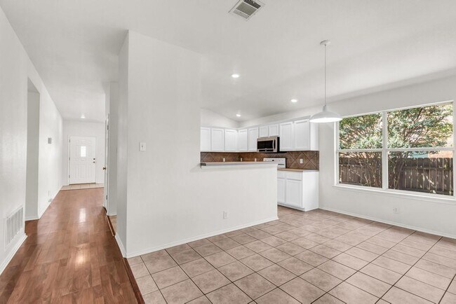 Building Photo - 903 Lee Dr