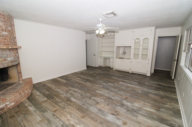 Building Photo - 1030 Montour Dr