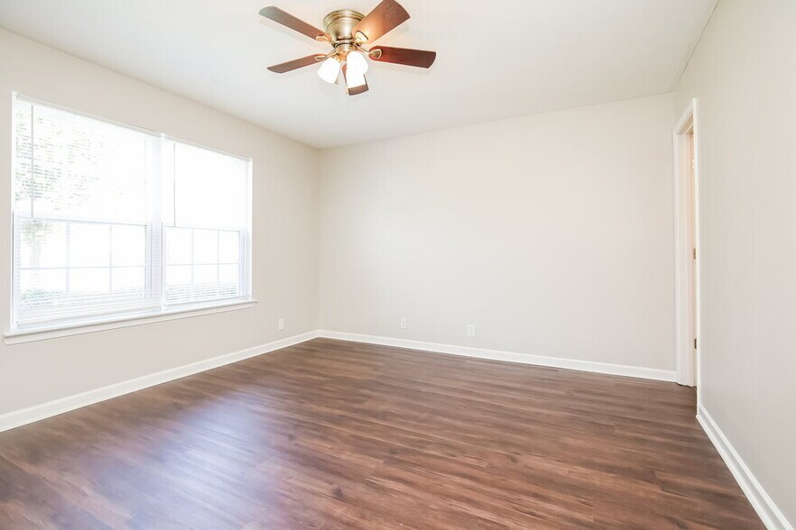 Building Photo - 7375 Ole Nottingham Dr