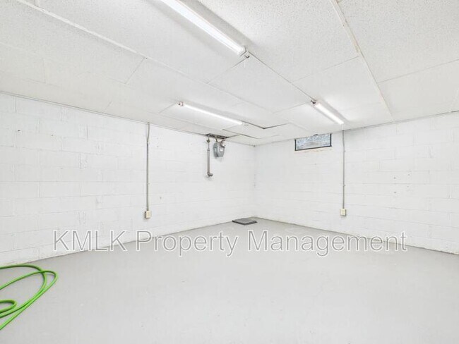 Building Photo - 1274 Collinwood Ave