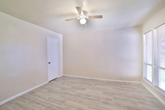 Building Photo - 10723 Shawnbrook Dr