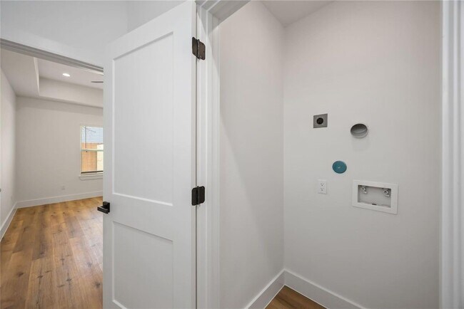 Building Photo - 8009 Cora St
