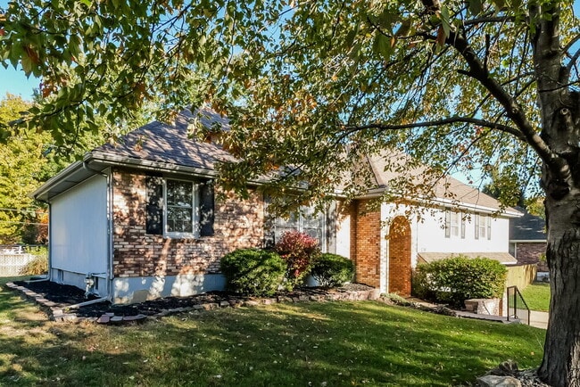 Building Photo - 716 N Choctaw Ave