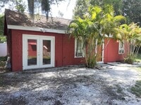 Building Photo - Annual unfurnished 2/1 SFH with newer kitc...