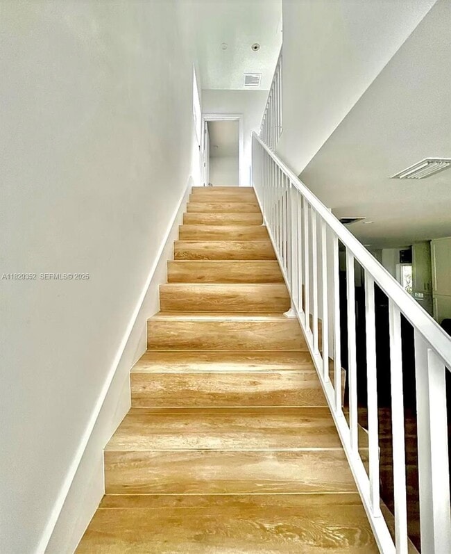 Building Photo - 104 Poinciana Dr