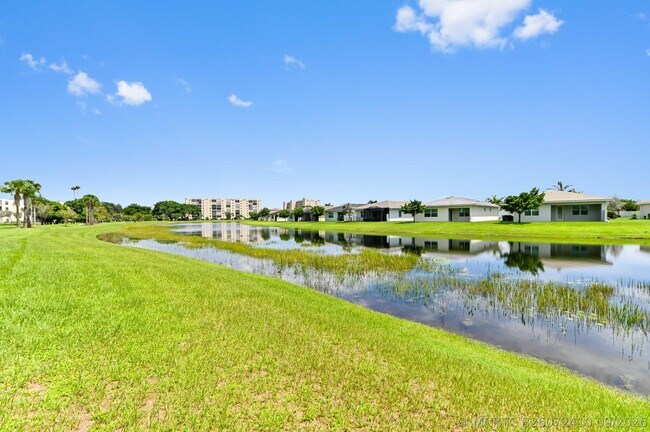 Building Photo - 7260 Kinghurst Dr