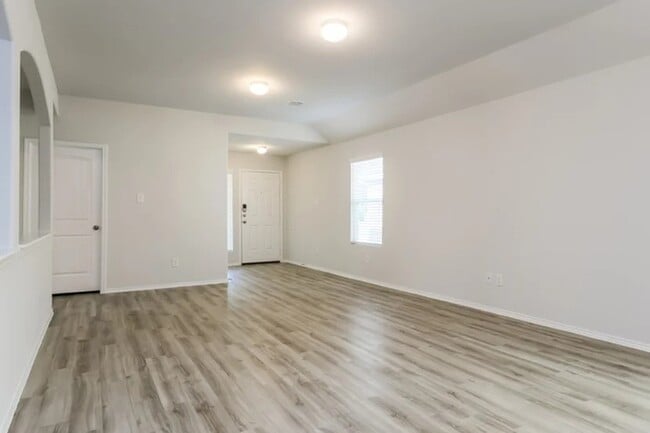 Building Photo - 2700 Madison Ct