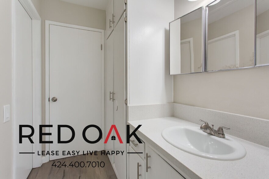 Building Photo - 615 Erie St