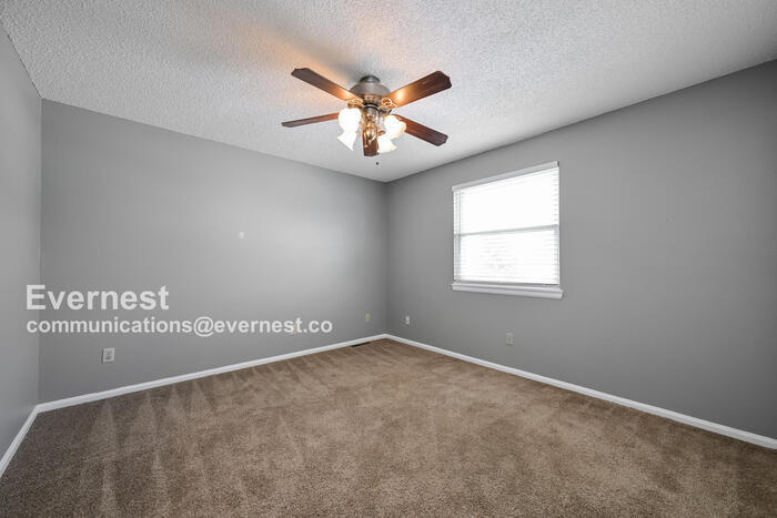 Building Photo - 3904 S Espana St
