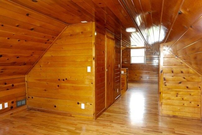 Building Photo - 1030 Veto St NW