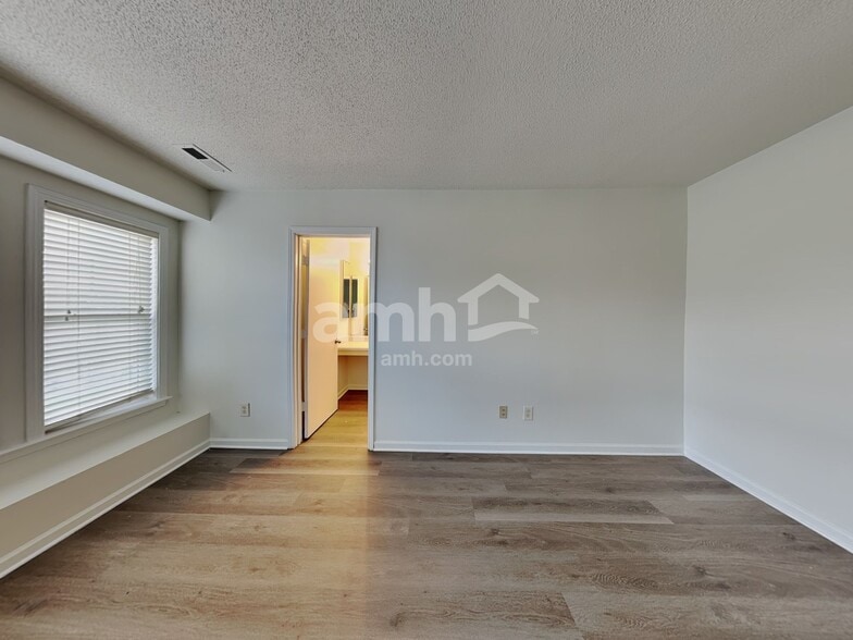 Building Photo - 6025 Namozine Ct