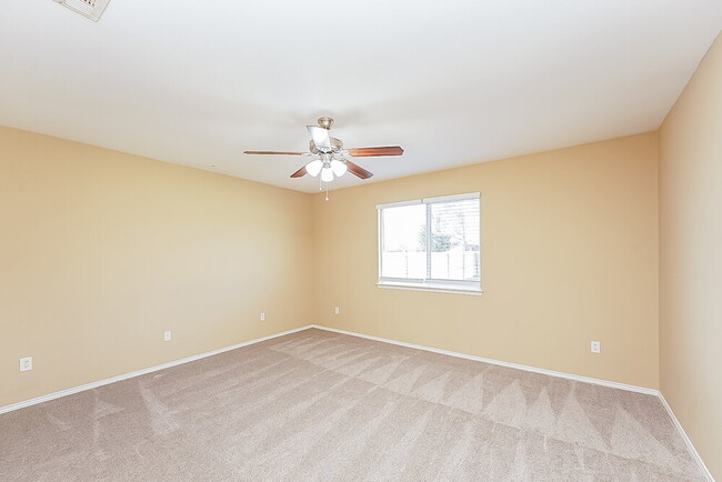 Building Photo - 9731 Checota Dr