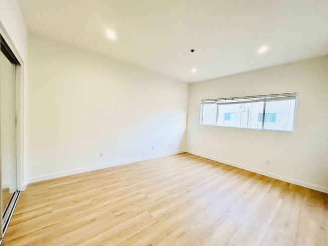 Building Photo - dun351