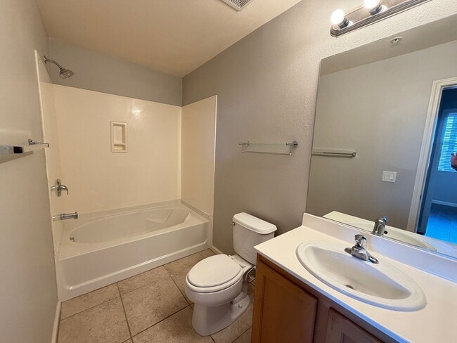 Building Photo - Terrific 2-Bedroom Condo in Guard gated community