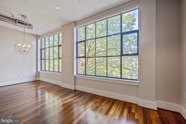 Building Photo - 1600 Clarendon Blvd