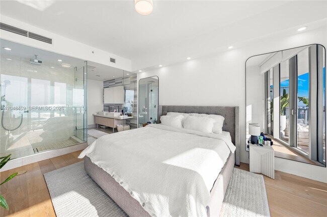 Building Photo - 1100 Biscayne Blvd