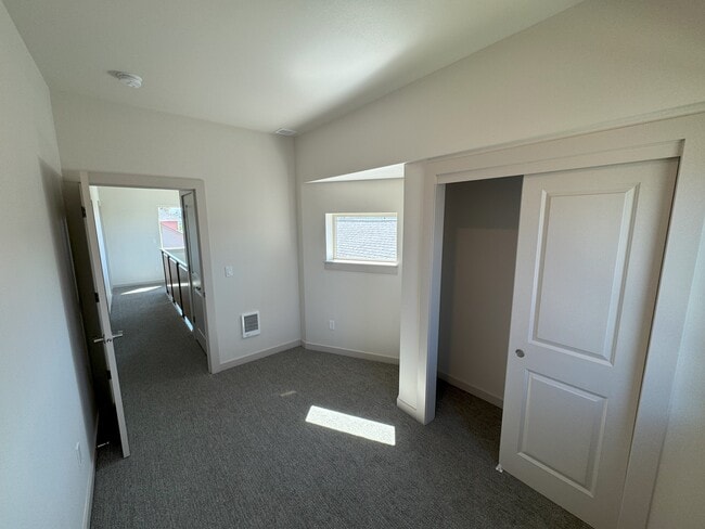 Building Photo - 801 N 16th Ave