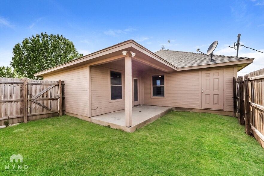 Building Photo - 110 Jolin Ln