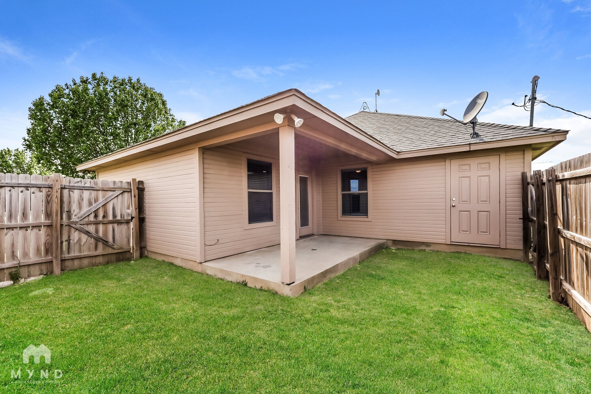 Building Photo - 110 Jolin Ln