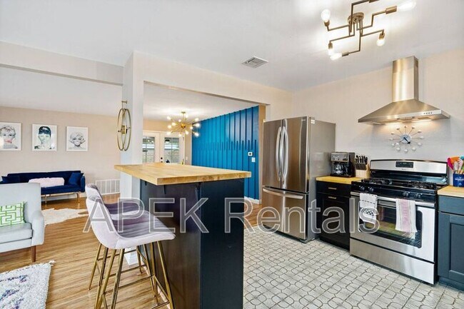 Building Photo - 2525 N Cerritos Rd