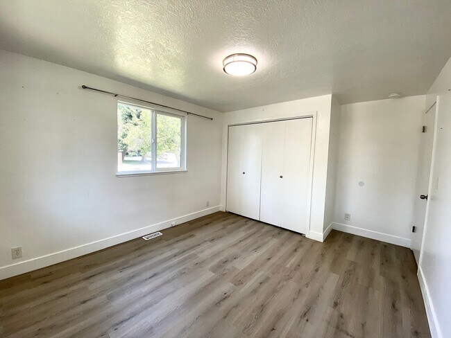 Building Photo - 3 bedroom 2 Bath 2 Car Garage Single Level Home near Micron and BSU