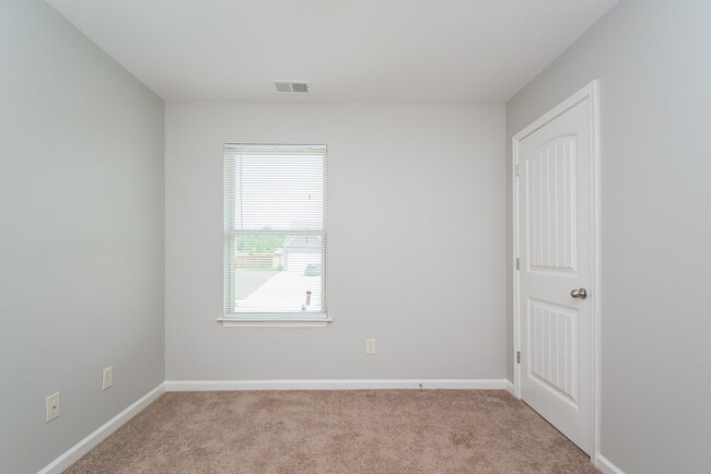 Building Photo - 73 Hamil Ct NW