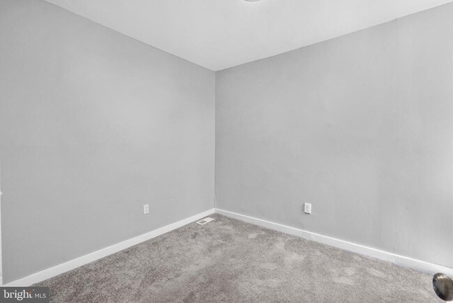 Building Photo - 510 E Willard St