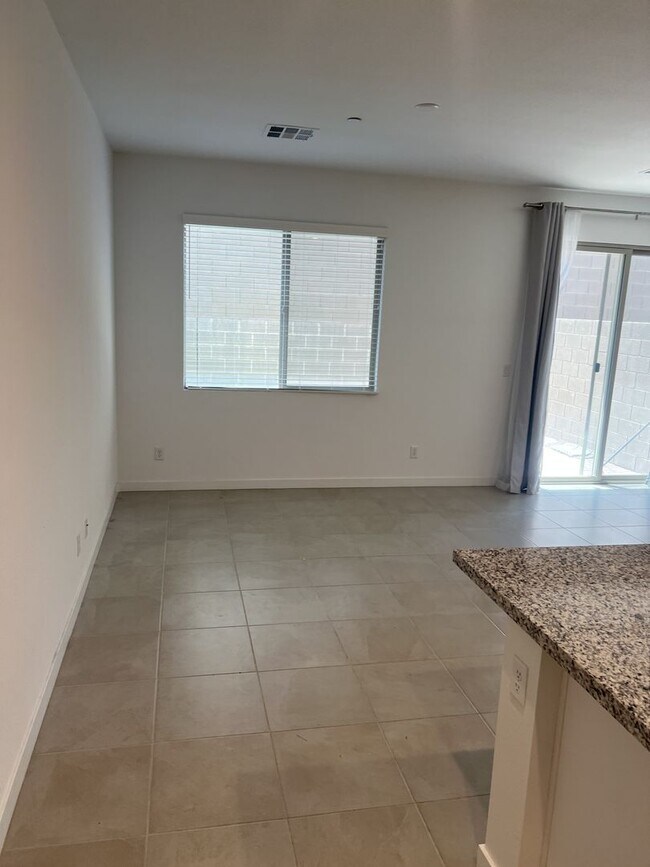 Building Photo - A Fabulous 2 Bedroom, 2 Bathroom townhome ...