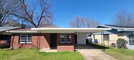 Building Photo - Beautiful 3 bedroom/1 bath home brick home