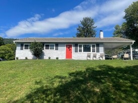 Building Photo - 627 Docs Ln