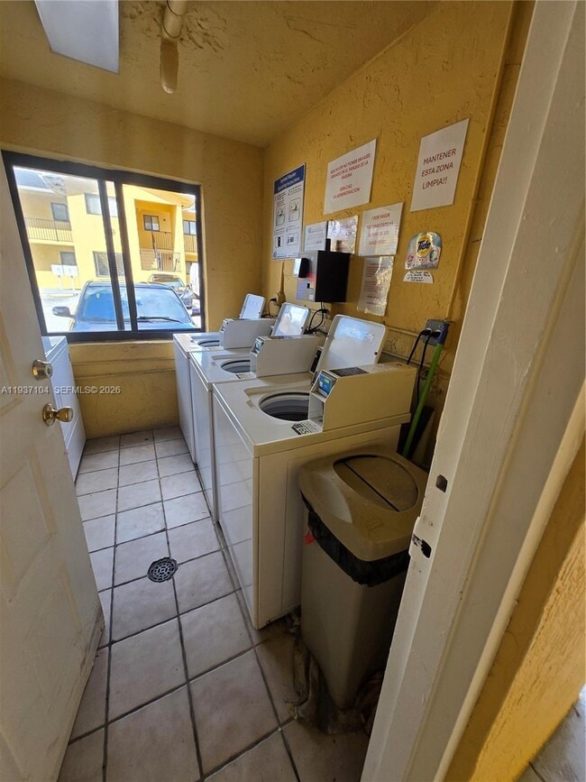 Building Photo - 6151 SW 24th St