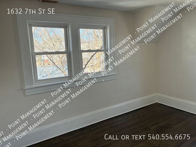 Building Photo - 1632 7th St SE