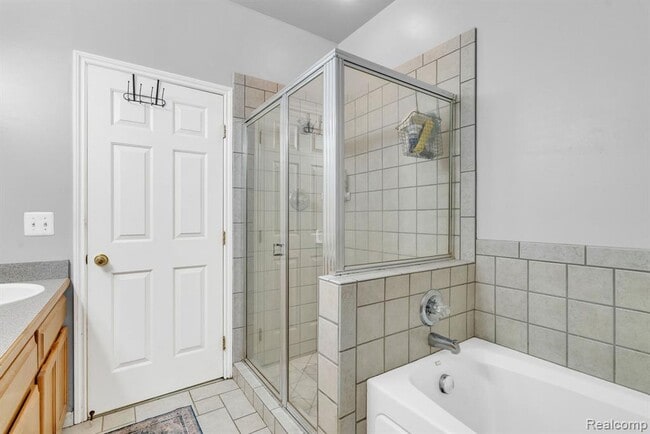 Building Photo - 42682 Park Cresent Dr